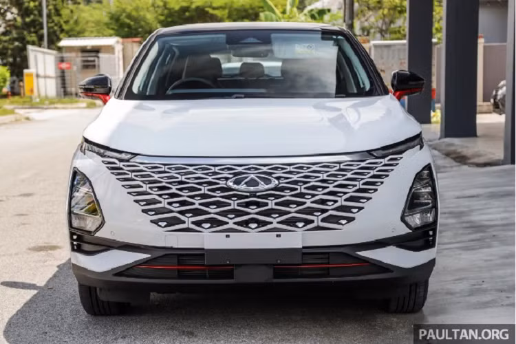 Khách hàng mua xe Chery Omoda 5 tại Malaysia còn được tặng gói bảo hành 7 năm hoặc 150.000 km, cộng với 5 năm dịch vụ miễn phí. Bảo hành động cơ lên tới 10 năm hoặc một triệu km, dành cho 3.000 khách hàng đầu tiên. Những khách hàng sau đó có thể bỏ ra số tiền 2.000 RM (khoảng 10 triệu đồng) để sử dụng dịch vụ này.