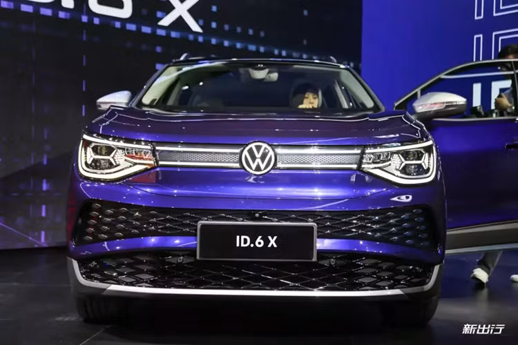Tuy nhiên, khác với ID.6 X, ID.6 Crozz lại do liên doanh FAW-Volkswagen sản xuất. Ra mắt thị trường Trung Quốc từ năm 2021, mẫu xe SUV điện Volkswagen ID.6 X được định vị trong phân khúc SUV điện hạng trung. Mẫu xe này có kích thước dài x rộng x cao lần lượt là 4.876 x 1.848 x 1.680 mm và chiều dài cơ sở 2.965 mm.