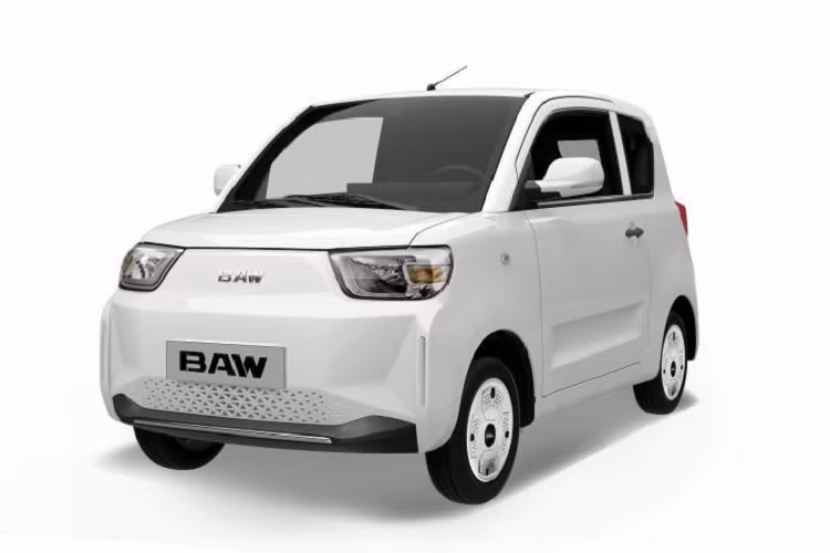 Thay vì có giá dao động từ 33.900 - 49.900 nhân dân tệ (khoảng 118 - 174 triệu đồng) như phiên bản 2022 lúc mới ra mắt, giờ đây, BAW còn tung ra 1 phiên bản xe Yuanbao 2023 với giá rất hấp dẫn, chỉ từ 29.700 nhân dân tệ (khoảng 100 triệu đồng).
