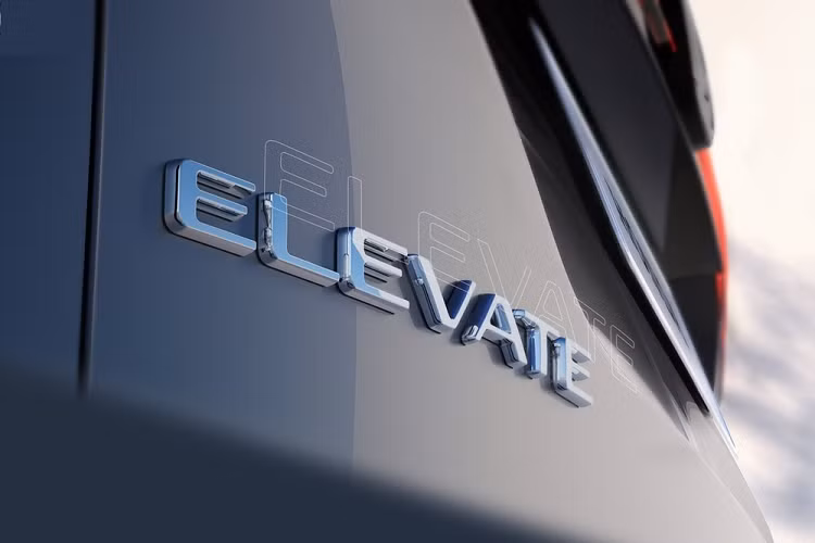 Đáng tiếc là hiện thiết kế cụ thể của Honda Elevate 2023 hoàn toàn mới tại Ấn Độ vẫn chưa được hé lộ. Tuy nhiên, qua phần bóng của xe trong hình ảnh mới, có thể dự đoán tân binh của gia đình Honda sẽ được thiết kế theo phong cách SUV lai Coupe với nóc dốc dần về phía sau. 