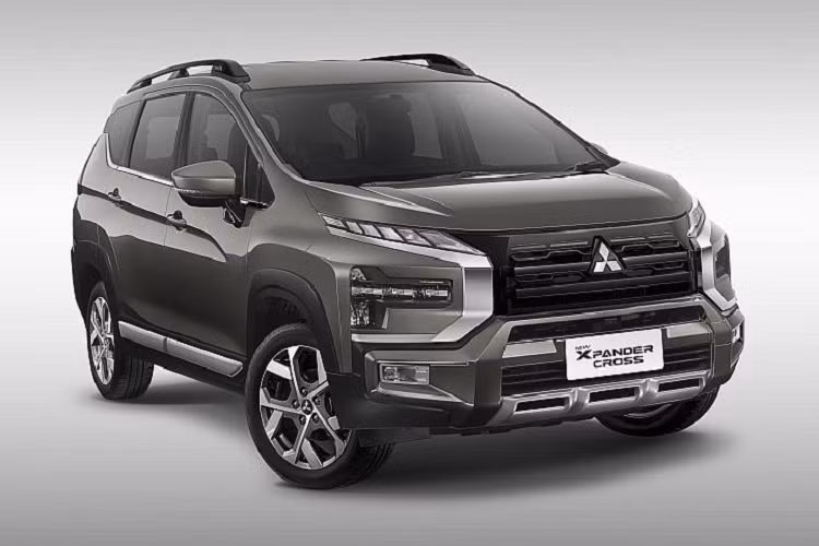 Xe được trang bị màn hình giải trí kích thước 9 inch mới, bổ sung phanh tay điện tử. Xpander Cross 2023 vẫn sử dụng động cơ 4 xy-lanh 1.5L, cho công suất 103 mã lực và mô-men xoắn 141 Nm giống như phiên bản cũ.