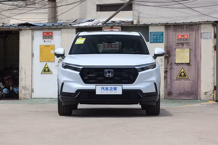 Honda CR-V e:HEV 2023 mới đã chính thức ra mắt tại Trung Quốc với 5 phiên bản, giá thấp nhất chỉ từ 199.900 nhân dân tệ (tương đương 653 triệu đồng), đến cao nhất là 263.900 nhân dân tệ (tương đương 862 triệu đồng), xe đã được mở bán trước với nhiều chương trình ưu đãi hấp dẫn.