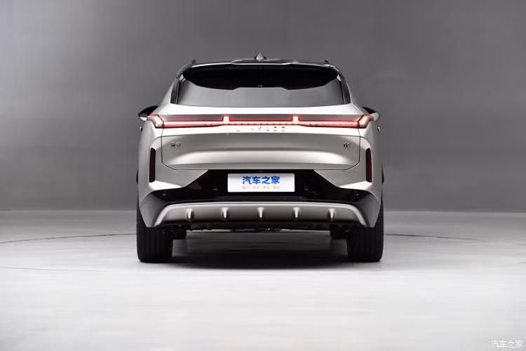 Đến nay, chỉ sau vài ngày mở bán trước, mẫu xe SUV Lynk &amp; Co đã chính thức thông báo đơn hàng dành cho mẫu xe SUV mang ký hiệu 08 của mình hiện tại đã vượt mốc 10.000 chiếc, đây là 1 con số vô cùng ấn tượng dành cho 1 chiếc xe SUV.