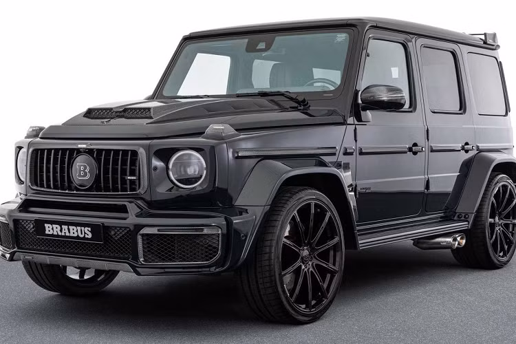 Mẫu xe SUV Mercedes-AMG G63 Brabus 900 Deep Blue không có quá nhiều thay đổi so với những mẫu G63 Brabus 900 trước đây, điểm nhấn của mẫu xe này chính là tông màu sơn xanh Deep Blue theo cảm hứng "đại dương".