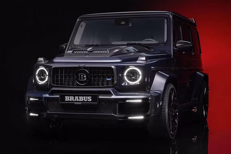 Mới đây, hãng độ Brabus đã giới thiệu dự án mới nhất mang tên - Mercedes-AMG G63 Brabus 900 Deep Blue. Với gói độ này nội thất và ngoại thất của xe có sự thay đổi ấn tượng.