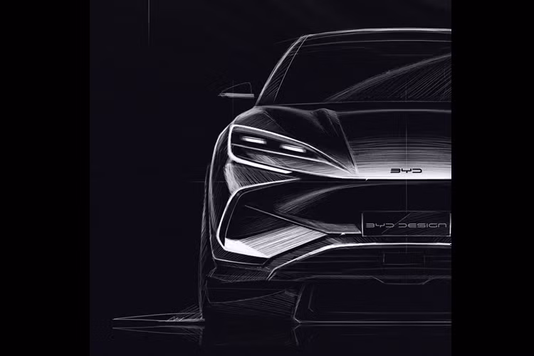 BYD Sea Lion 07 là một BEV (xe chạy pin-điện) khác trong dòng Ocean, và ngoại hình của nó lấy cảm hứng từ mẫu xe ý tưởng Ocean-X. Cũng như các dòng xe Ocean khác, nó được thiết kế bởi nhóm Audi Wolfgang Egger, giám đốc thiết kế hiện tại của BYD, dẫn đầu. Chiếc xe sẽ được hỗ trợ bởi nền tảng điện tử 3.0 của BYD