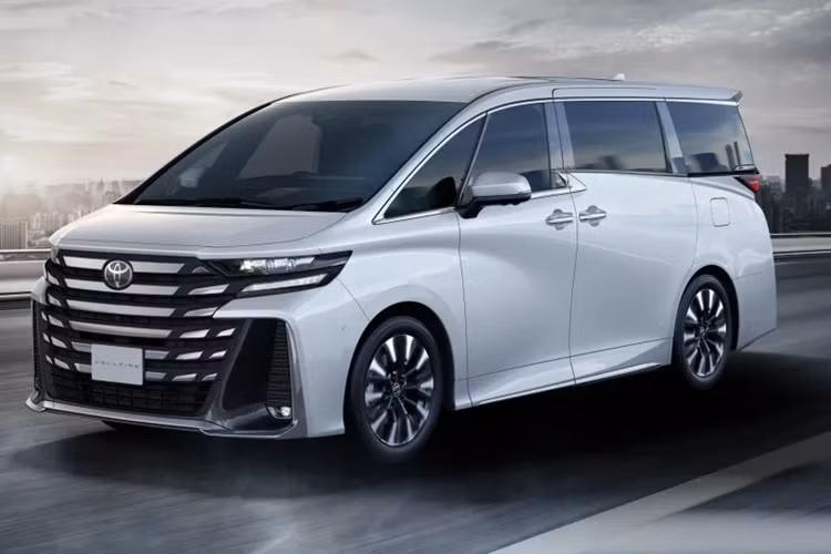 Theo đó, chiếc MPV hạng sang được chào bán với giá dao động khoảng 4 - 5 tỷ đồng. Khách hàng mua xe chỉ cần cọc trước từ 200 - 300 triệu đồng và được hứa hẹn giao xe vào cuối năm nay. Hiện tại, Toyota Việt Nam vẫn chưa công bố thông tin sẽ phân phối chính hãng Alphard 2024. Thế hệ cũ tại Việt Nam đang được bán với giá niêm yết 4,37 tỷ đồng.