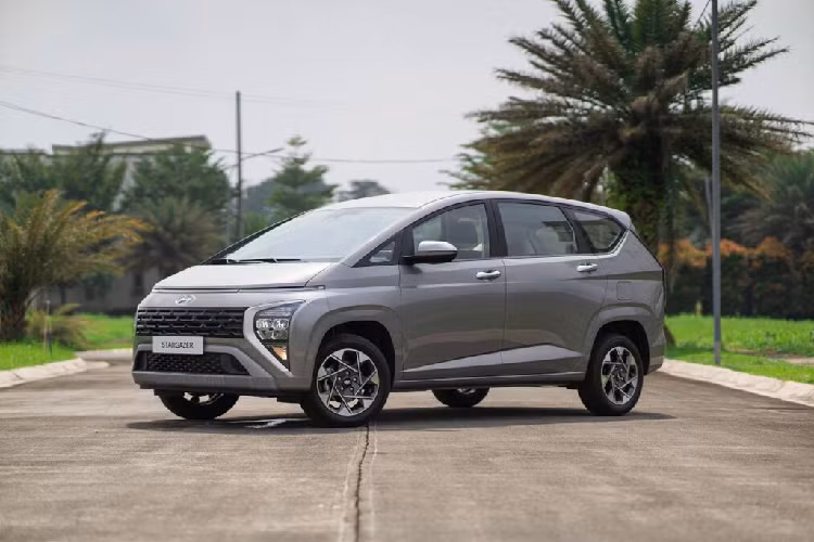Hyundai đã đăng ký bản quyền thương hiệu Stargazer X trên trang web của Bộ Pháp luật và Nhân quyền Indonesia hồi tháng 3/2023. Tuy nhiên vào thời điểm đó, hãng không đưa ra bất kỳ thông tin nào về sự xuất hiện của mẫu MPV cỡ nhỏ này. Đến nay, thông tin về Hyundai Stargazer X 2023 mới đã được nhân viên tư vấn bán hàng ở Indonesia xác nhận. 
