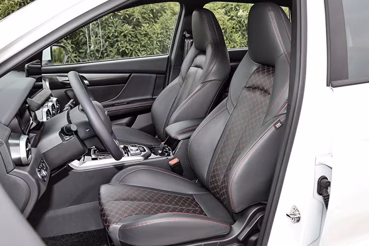 Tương tự người anh em 7X, Haima 8S cũng dùng động cơ xăng 4 xi-lanh, tăng áp, dung tích 1.6L. Động cơ đi với hộp số tự động 6 cấp và hệ dẫn động cầu trước.