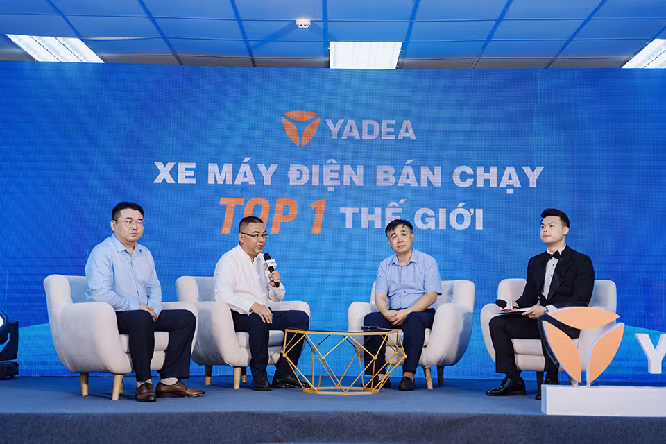 Phát biểu tại sự kiện, ông Liu Jia - Tổng Giám đốc Công ty Kinh doanh Yadea khu vực châu Á - Thái Bình Dương cho biết, năm 2022 Chính phủ Việt Nam đã phê duyệt chương trình hành động chuyển đổi xanh và giảm thiểu carbon và khí metan của ngành giao thông vận tải.