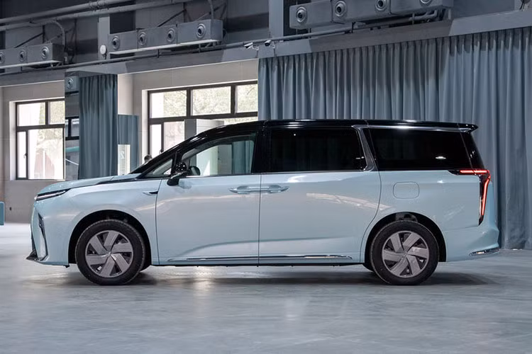 Được biết, dòng xe MPV SAIC Maxus Mifa 9 đã ra mắt lần đầu tại Trung Quốc cách đây 2 năm trước, và đến nay, đã có 1 phiên bản được vén màn.