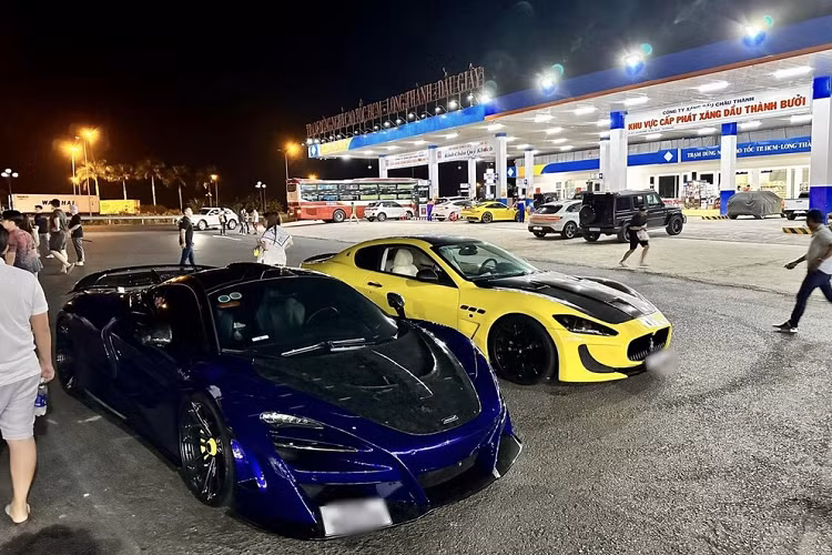 Siêu xe McLaren 720S N-Largo Noivtec và Maserati GranTurismo.