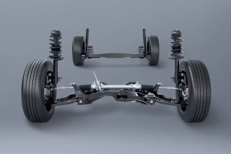 Các trang bị ngoại thất bao gồm cánh lướt gió trước/bên sườn/phía sau, lưới tản nhiệt, vành hợp kim, nẹp nhựa màu đen ở hốc bánh/bệ cửa và logo mới trên cửa cốp. Ngoài ra, xe còn được điều chỉnh ở hệ thống treo, giúp nâng gầm xe thêm 30 mm.