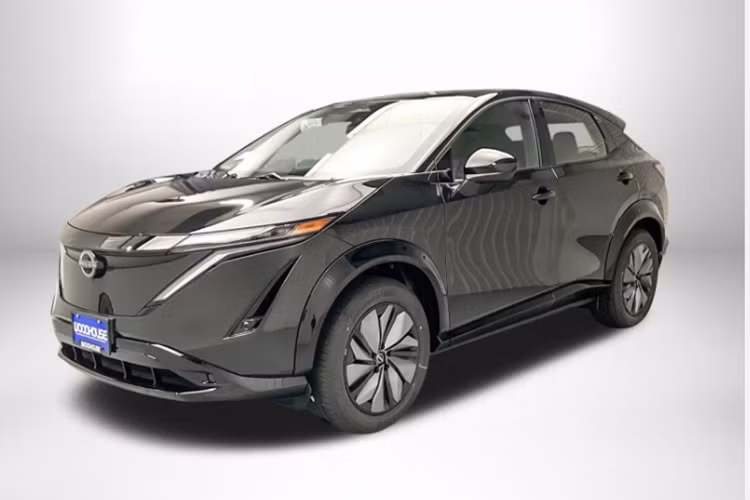  Nissan Ariya Engage E-4ORCE: 328 km Được trang bị bộ pin 63 Wh và hệ truyền động một động cơ, mẫu Nissan Ariya Engage E-4ORCE hiện có phạm vi hoạt động chỉ 328 km cho một lần sạc.