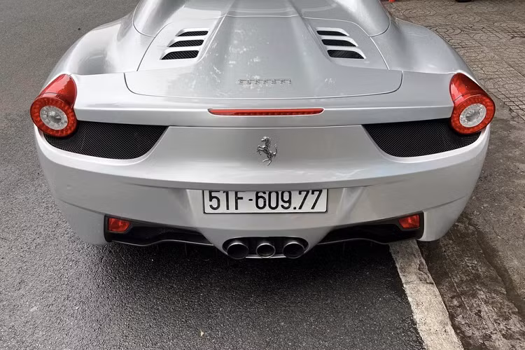 Nếu tìm ra trên thế giới có 1 người đang sở hữu đến 6 chiếc xe Ferrari 458 thì cái tên Đặng Lê Nguyên Vũ phải được đưa vào Top đầu tiên, lý do là rất hiếm ai lại chọn mua 1 phiên bản có đến 2 hoặc 3 chiếc với sự khác nhau được nhận ra chỉ là màu sơn đã được thay áo bằng đề-can. Đến lúc này, cái tên "Qua" Vũ đã khẳng định được độ chịu chơi mà có lẽ khó ai làm được.