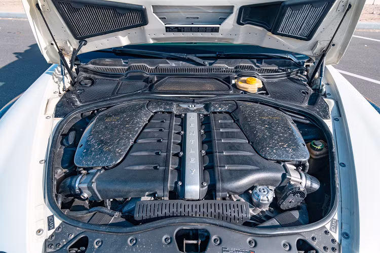 Sức mạnh của Bentley Continental GT Speed độ off-road vẫn là khối động cơ W12 dung tích 6.0L tăng áp kép. Công suất 690 mã lực và mô-men xoắn cực đại 750 Nm kết hợp hộp số tự động 6 cấp ZF.