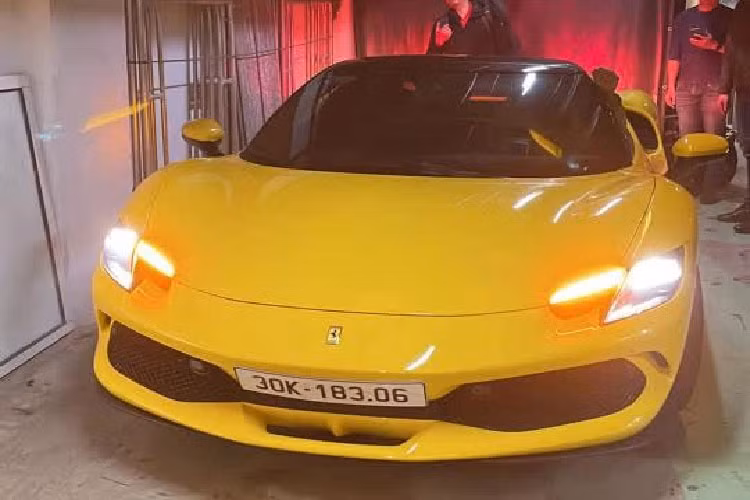 Hiện chưa rõ chi phí lăn bánh của xe, chỉ biết rằng, giá xe Ferrari 296 GTB về Việt Nam từ hơn 21 tỷ đồng, chưa bao gồm các tùy chọn và chi phí lăn bánh. Được biết, đây cũng là chiếc Ferrari 296 GTB đầu tiên về Việt Nam và cũng là chiếc siêu xe đầu tiên ra biển số trong năm 2023.