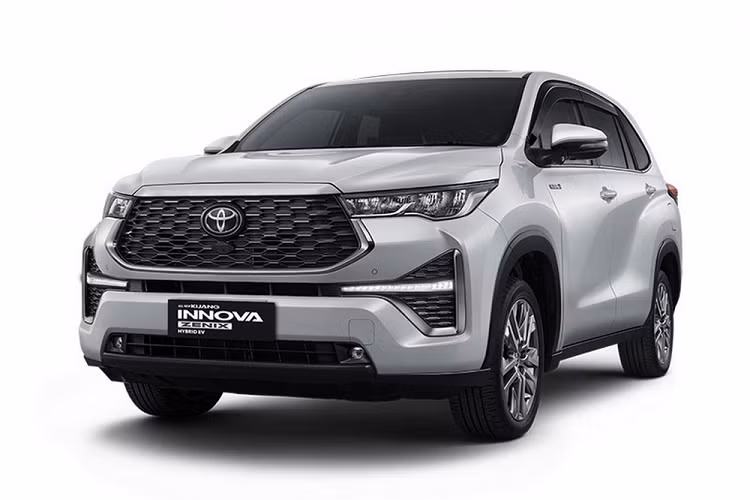 Hiện giá xe Toyota Innova Cross 2024 vẫn chưa được chính hãng hé lộ, nhưng dự đoán sẽ dao động trong khoảng 1 tỷ đồng. Đối thủ cạnh tranh trực tiếp của Toyota Innova Cross sẽ là Hyundai Custin mới ra mắt với giá từ 850 - 999 triệu đồng.