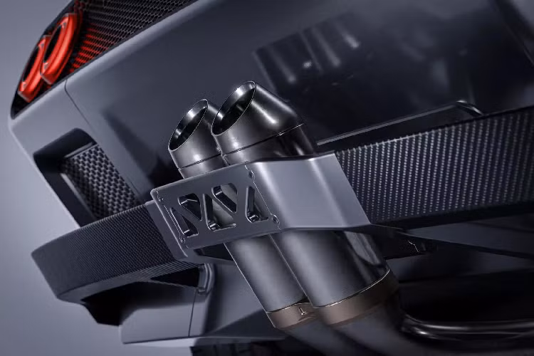 Eccentrica cho biết quá trình phục chế restomod này cần khoảng 16-18 tháng cho mỗi xe và từng chiếc sẽ có những khác biệt nhất định, tạo nên trải nghiệm độc nhất cho chủ sở hữu. Giá xe Lamborghini Diablo phục chế rơi vào khoảng 1,2 triệu euro (31 tỷ đồng), chưa bao gồm tiền mua xe nguyên bản.