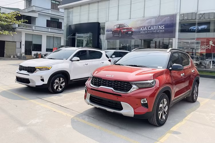 Kia Sonet dang re hon Toyota Raize tu 35 trieu tai Viet Nam