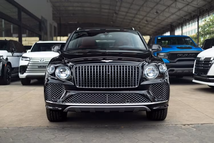 Bentley Bentayga EWB Azure First Edition 2023 cho dai gia Viet 