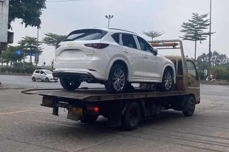 Trong khi đó, theo thông tin chúng tôi ghi nhận được từ một tư vấn bán hàng thì hiện đại lý chưa có thông tin chính thức về ngày ra mắt của Mazda CX-5 2023 tại Việt Nam. Tuy nhiên, người này cho hay khả năng cao Mazda CX-5 sẽ được giới thiệu vào đầu tháng 6/2023. Hiện thông tin này vẫn chưa được THACO Auto xác nhận.