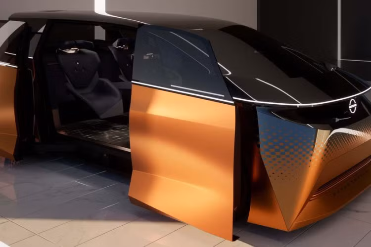 Nissan Hyper Tourer Concept có không gian nội thất mang thiết kế như một phi thuyền trong phim viễn tưởng với ghế trước có thể xoay 360 độ và quay mặt về phía ghế sau.