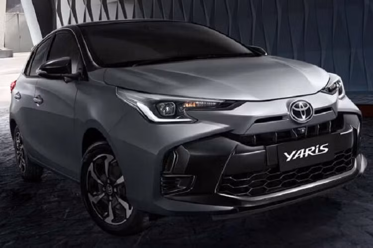 Thêm vào đó là hệ thống cảnh báo điểm mù, cảnh báo phương tiện cắt ngang khi lùi, camera 360 độ và camera hành trình phía trước.