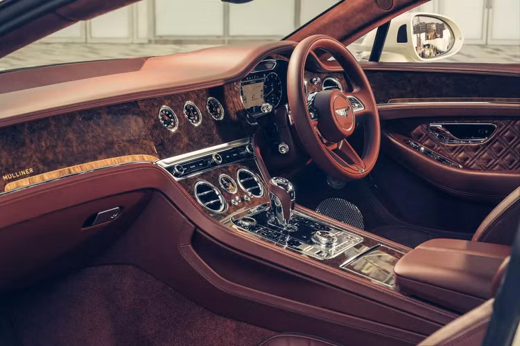 Vào năm 1953, một vị khách hàng của Bentley là tiến sĩ Rowland Guenin người Thụy Sỹ đã đặt mua chiếc R-Type Continental với ngoại thất trắng ngà Ivory White và nội thất đỏ. Sau đó vào năm 2001, Bentley đã mua lại chiếc xe này và tiến hành khôi phục nó trở lại với trạng thái tinh khôi giống như khi mới rời khỏi nhà máy.