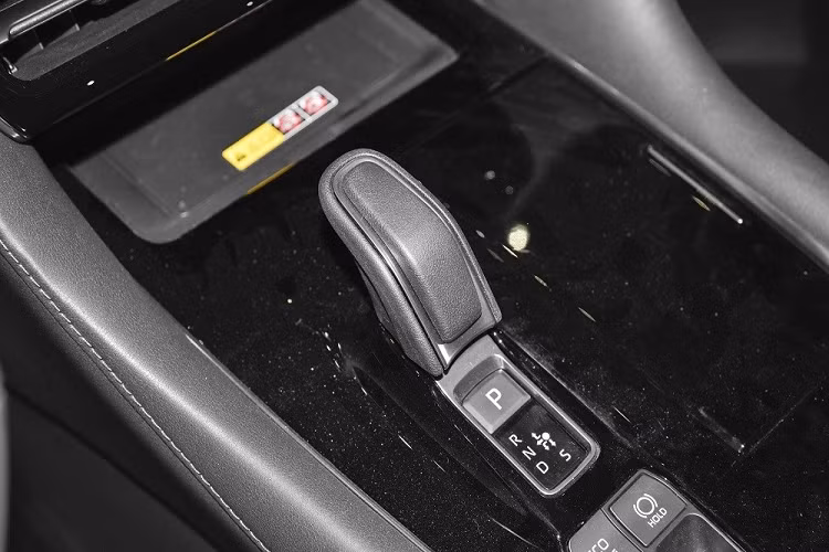 Tại thị trường Trung Quốc, Toyota Crown Vellfire 2024 chỉ có 1 loại động cơ là hệ truyền động hybrid, bao gồm máy xăng 4 xi-lanh, dung tích 2.5L và mô-tơ điện, tạo ra công suất tổng cộng 211 mã lực. 