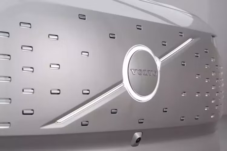 Sau khi sạc đầy pin, mẫu MPV đầu tiên của Volvo có thể chạy đến 738 km theo chu trình thử nghiệm CLTC. Xe cũng có công nghệ sạc 2 chiều, cho phép tận dụng pin của EM90 để sạc cho các ô tô điện hoặc thiết bị khác.