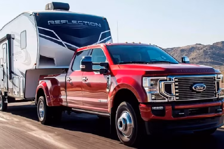 Trong số các mẫu F-Series của Ford, F-150 là mẫu bán tải cỡ lớn được người chơi xe "chịu chơi" ở Việt Nam lựa chọn. Đa số xe F-150 tại VN thuộc phiên bản Raptor với hơn 30 chiếc, ngoài ra còn có các bản Limited, Platinum cũng được người chơi săn đón do tính độc đáo, khác biệt đám đông. Tại nước ta, mẫu xe bán tải này có giá hơn 5 tỷ đồng