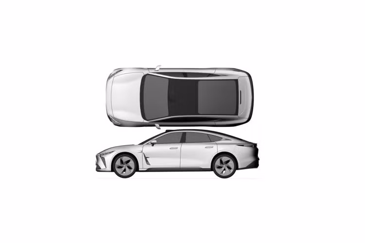 Hình dáng đuôi xe qua 1 bức ảnh của mẫu xe sedan điện Xingtu E03 bị che đậy cũng cho thấy tương đối đơn giản, theo các nguồn tin, chiều dài của chiếc xe mới khoảng 4,95 m, chiều dài cơ sở khoảng 2,9 m và chiều rộng khoảng 1,96 m.