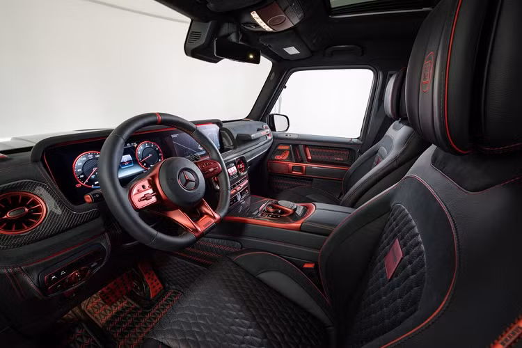 Có thể nói, bộ body kit Brabus 900 Rocket Edition khi lắp lên Mercedes-AMG G63 đã giúp chiếc SUV hạng sang lột xác hoàn toàn, cũng là bản độ mạnh nhất.
