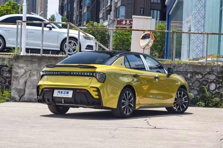 Cụ thể, Lynk &amp; Co Auto đã chính thức thông báo sẽ bổ sung thêm 303 chiếc Lynk &amp; Co 03 phiên bản giới hạn và sẽ mở bán công khai vào ngày 13 tháng 9, việc tung ra bản giới hạn này nhằm đáp ứng nhu cầu của khách hàng trẻ tuổi tại Trung Quốc muốn sở hữu 1 mẫu xe hiếm. 303 chiếc xe này sẽ chia thành 3 bản khác nhau.