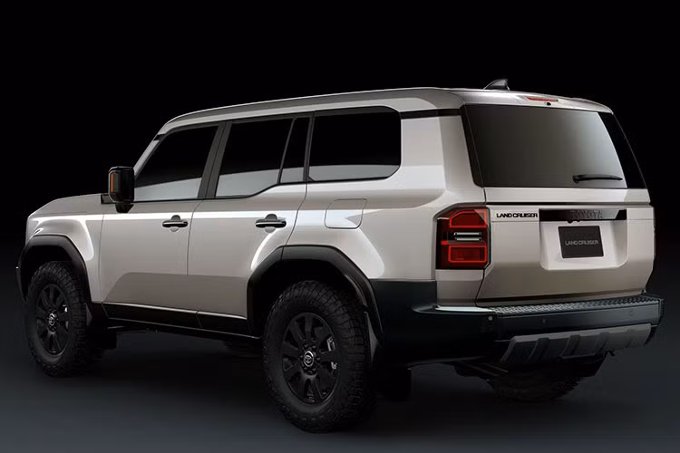 Ngoài các phiên bản thu nhỏ, series Toyota Land Cruiser/Prado hứa hẹn sẽ còn được bổ sung nhiều cấu hình mới trong tương lai. Thông tin này được xác nhận tại lễ ra mắt thế hệ Toyota Land Cruiser Prado mới. 