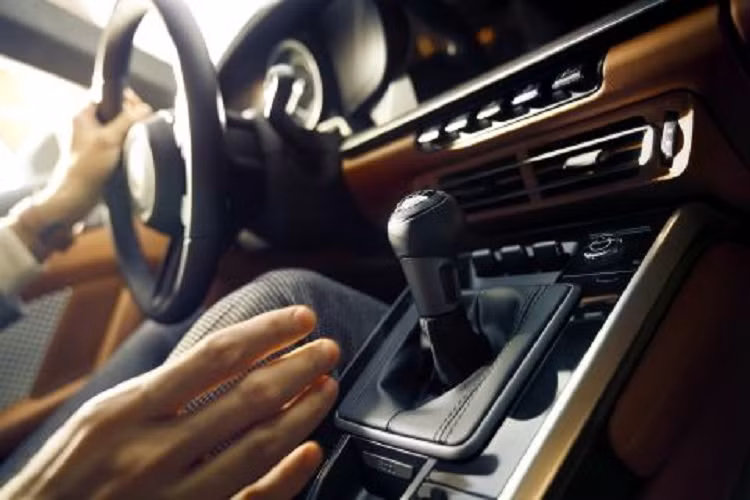 Đại lý Porsche Redwood City đã bổ sung thêm số tiền 250.000 đô la vào giá bán của xe, khiến người này sốc và chia sẻ nó lên mạng xã hội, việc này đã làm tăng giá bán của chiếc xe Porsche 911 Sport Classic 2023 lên 538.910 đô la, tương đương 86,5%.