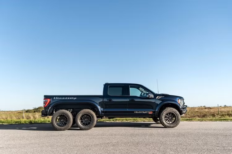 Tại Mỹ, Ford F-150 Raptor R là chiếc bán tải rất đắt tiền, có mức khởi điểm từ 109.000 USD. Tuy nhiên, VelociRaptoR 6×6 của Hennessey làm cho những chiếc bán tải phiên bản tiêu chuẩn có mức giá phải chăng hơn, bởi mức giá lên đến 499.999 USD. Tuy nhiên, điều này có nghĩa cho phí thực hiện nâng cấp toàn bộ xe lên đến 400.000 USD.