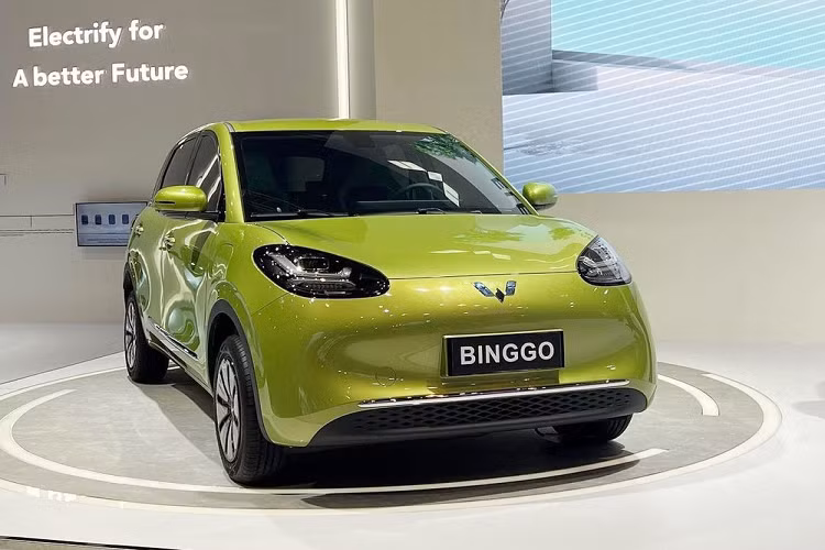 Hiện, thương hiệu Wuling cũng đang chuẩn bị vào Việt Nam thông qua mẫu xe điện cỡ nhỏ Hongguang Mini EV. Dự kiến, Wuling Hongguang Mini EV do TMT Motors lắp ráp ở nhà máy tại tỉnh Hưng Yên sẽ ra mắt Việt Nam vào giữa năm nay. Sau khi thương hiệu Wuling vào Việt Nam, những mẫu xe như Bingo cũng có thể được bán tại nước ta
