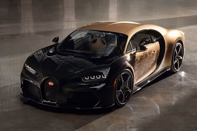 Dự án Bugatti Chiron Super Sport Golden Era hàng thửa được hãng siêu xe nước Pháp lên ý tưởng và hoàn thiện trong vòng 2 năm theo đơn đặt hàng của một vị khách hàng đặc biệt, với chủ đề tri ân những mẫu xe đã làm nên một "kỷ nguyên vàng" cho Bugatti.