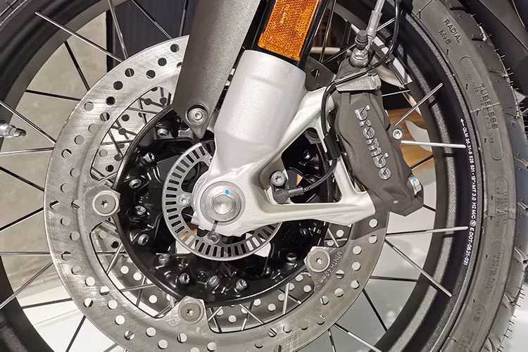 Sức mạnh của BMW R 1250 GS Trophy vẫn sẽ được giữ nguyên. Khối động cơ 1254 phân khối cho công suất 136 mã lực và mô-men xoắn 143 Nm. Hệ thống điều kiển động cơ BMS-O sẽ được nâng cấp nên đôi chút để tăng khả năng kiểm soát của người điều khiển.