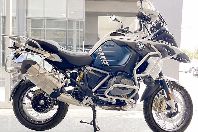 BMW R 1250 GS Trophy 2023 ra mắt với hàng loạt trang bị khủng như đã liệt kê hẳn sẽ làm phượt thủ Việt mê mẩn, dù mức giá bán của xe tại Việt Nam được xem là khá cao.