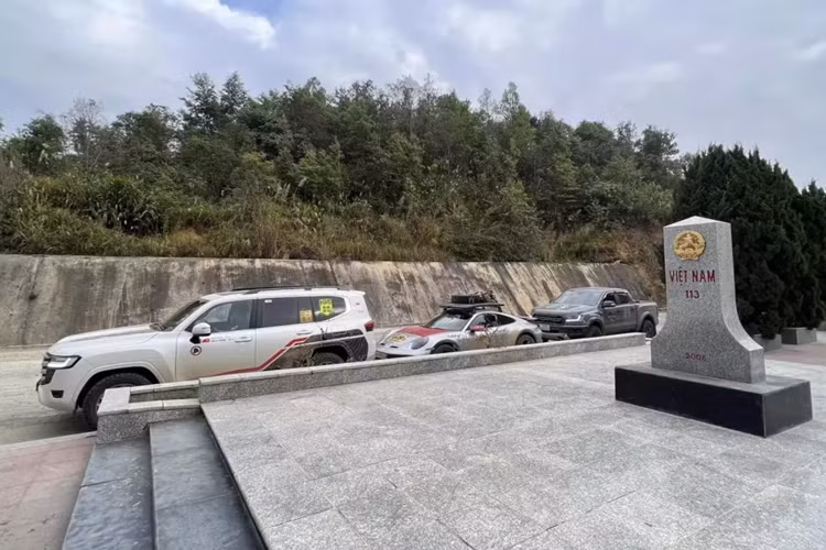 Porsche 911 Dakar hon 16 ty phuot Trung Quoc da ve Viet Nam