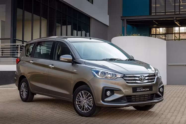 Toyota sap ra mat 2 mau xe moi dua tren Suzuki Ertiga va Baleno
