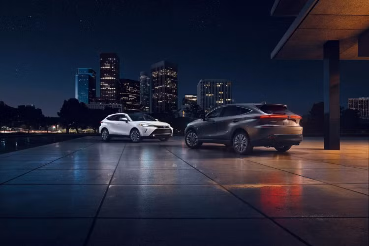  Toyota Venza 2024 mới chiếc crossover hybrid dải sản phẩm xe điện lai của Toyota (HEV – Hybrid Electric Vehicle). Nhờ vậy mẫu xe mới sẽ tận dụng tối đa sức mạnh để cải thiện mức tiết kiệm nhiên liệu tối ưu.
