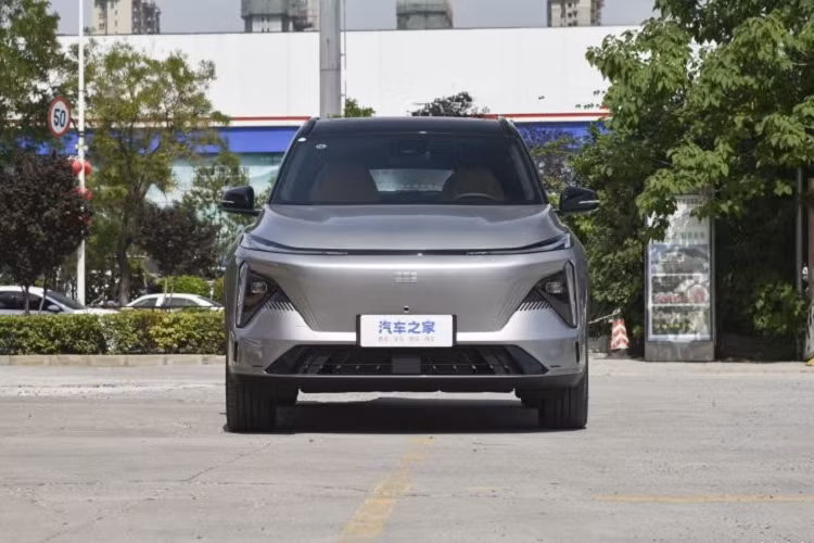 Cụ thể, giá xe Geely Galaxy L7 Phantom Edition sẽ là 185.700 nhân dân tệ (tương đương 604 triệu đồng), điều đáng nói là bất kỳ người dùng Galaxy L7 nào đã nhận xe trước ngày 16/9 đều có thể đổi lấy mẫu này mà không cần phải thanh toán thêm khoản chênh lệch.