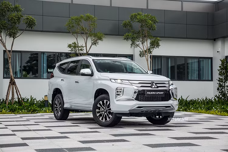 Mitsubishi Pajero Sport “hang la” bat ngo di dang kiem tai Ha Noi-Hinh-2