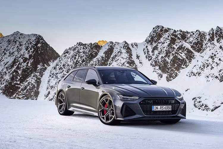 Trong phát biểu của mình, ông Lichte xác nhận rằng Audi RS6 phiên bản thuần điện sẽ có hiệu suất “khác biệt” so với A6 e-tron. "RS là sự kết hợp hoàn hảo giữa hiệu suất và chức năng”, ông Lichte khẳng định. “Tôi thích RS6 vì tôi có thể đặt xe đạp, ván trượt và nhiều thứ khác vào bên trong. Đó là lý do tại sao tôi yêu thích mẫu xe này.