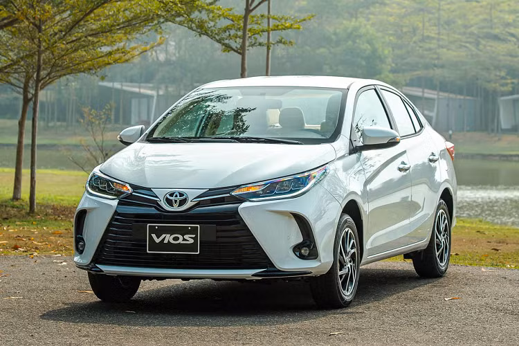 So với tháng 12/2022, doanh số mẫu sedan Nhật Bản giảm đến 10 lần. So với cùng kỳ năm ngoái bán được gần 1.500 xe, lượng bán ra của Vios tháng 1/2023 cũng giảm khoảng 1.200 chiếc. Đây là điều hiếm khi xảy ra với một trong những mẫu xe bán chạy bậc nhất thị trường, doanh số tháng thường tính bằng đơn vị hàng ngàn chiếc.