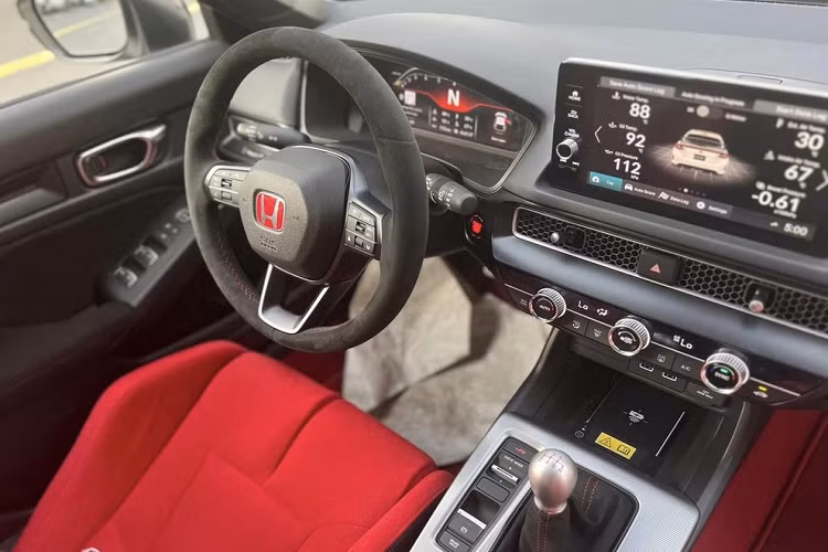 Giá xe Honda Civic Type R 2023 tại Việt Nam từ 2,4 tỷ đồng chưa bao gồm chi phí lăn bánh.